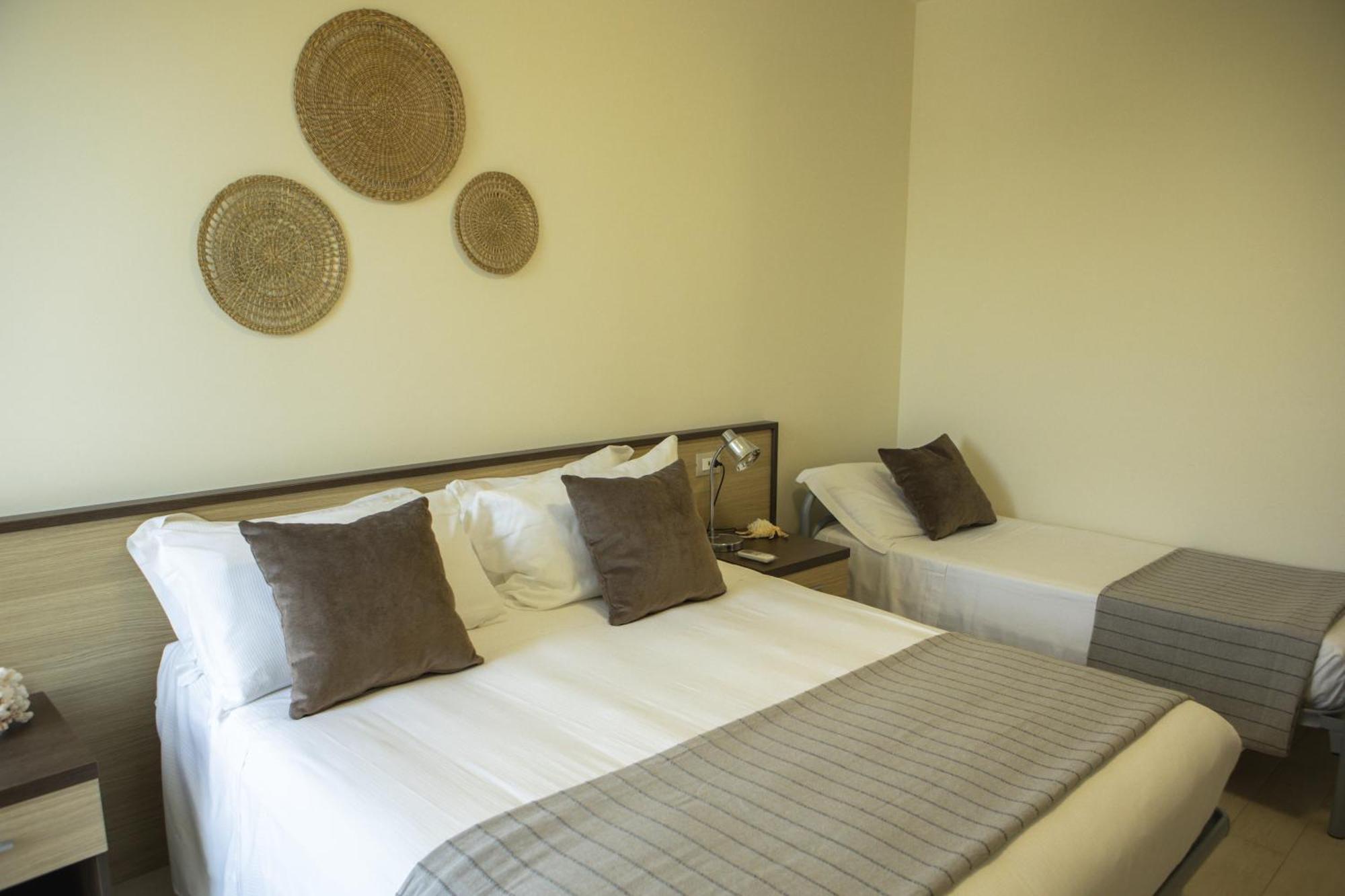 Residenze Roscioli Aparthotel Roseto Degli Abruzzi Ngoại thất bức ảnh