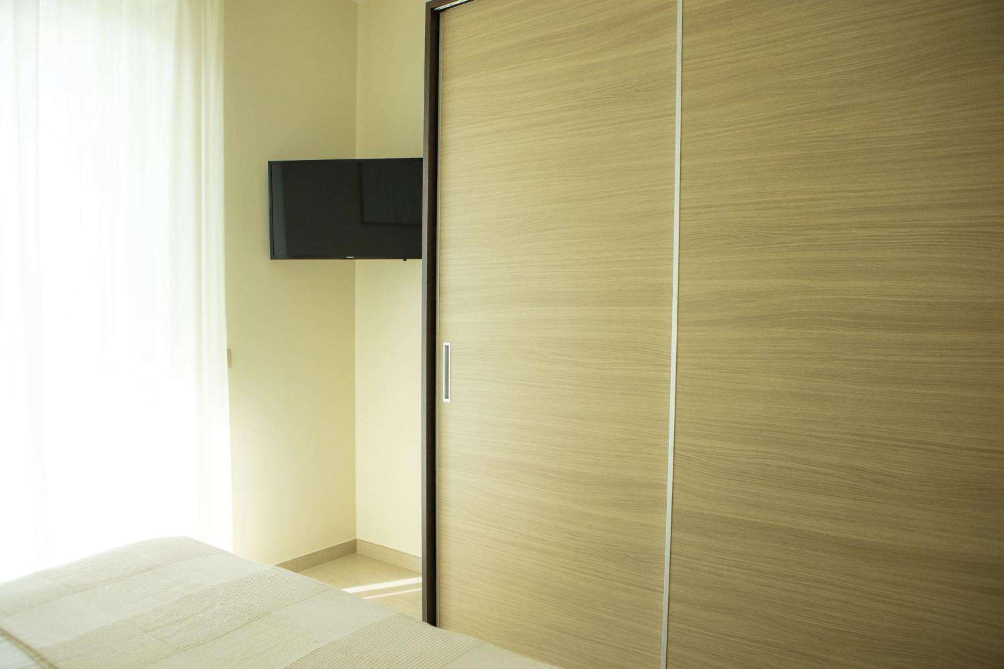 Residenze Roscioli Aparthotel Roseto Degli Abruzzi Ngoại thất bức ảnh